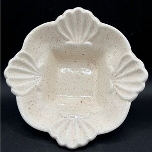 California Pottery L40 USA Vintage Mid Century Sea Shell Nautical Speckled Bowl
